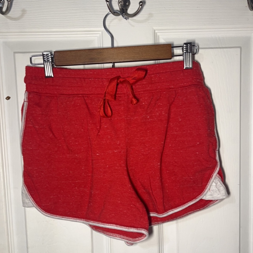 red shorts